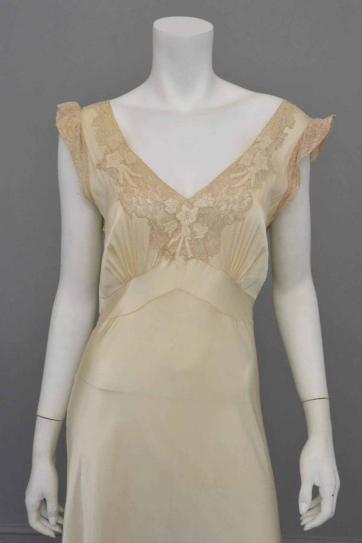 1930s Cream Satin Lace Vintage Gown Negligee Nightgown