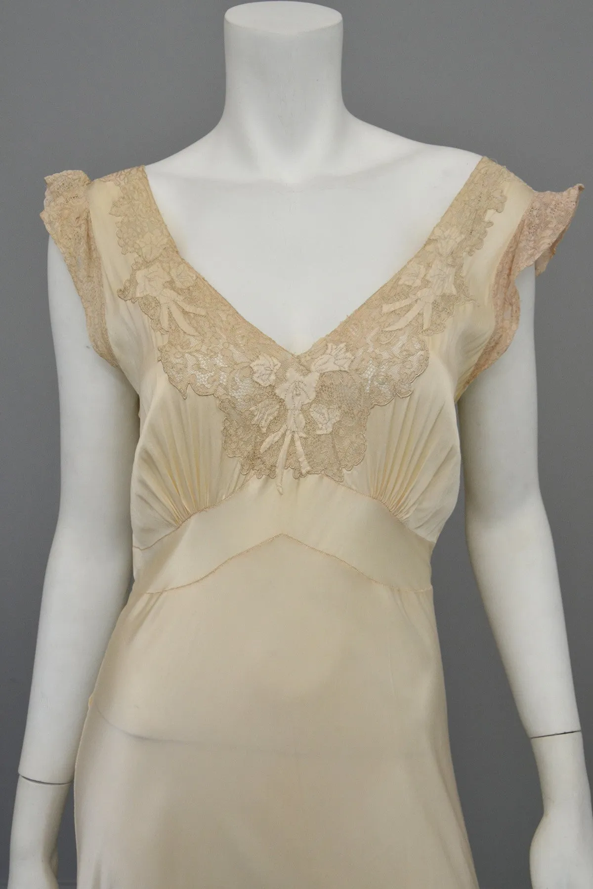 1930s Cream Satin Lace Vintage Gown Negligee Nightgown