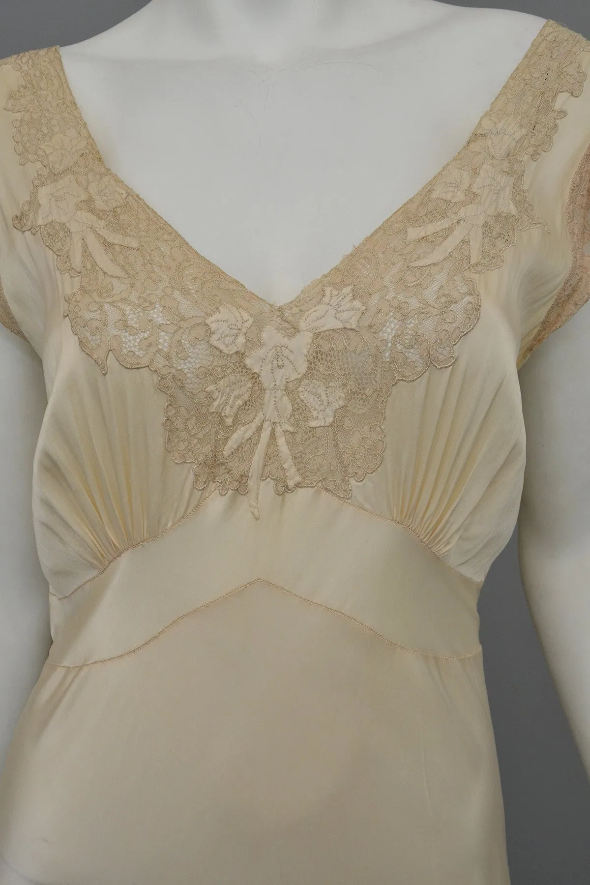 1930s Cream Satin Lace Vintage Gown Negligee Nightgown