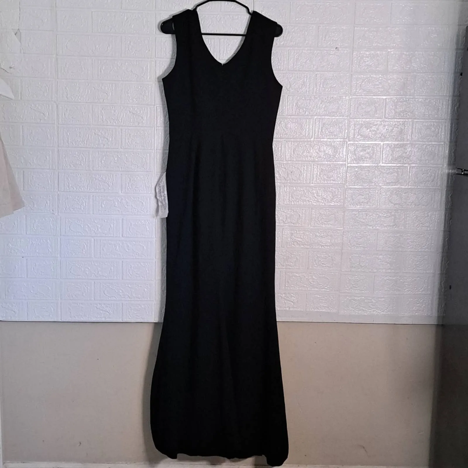 Dress The Population Sandra V-Neck Sleeveless Gown NEW Large